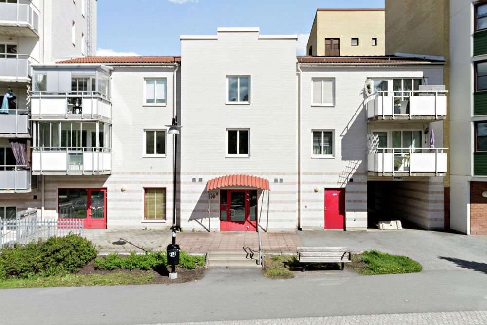 En bostadsbyggnad på BRF Södergatan i Märsta.
